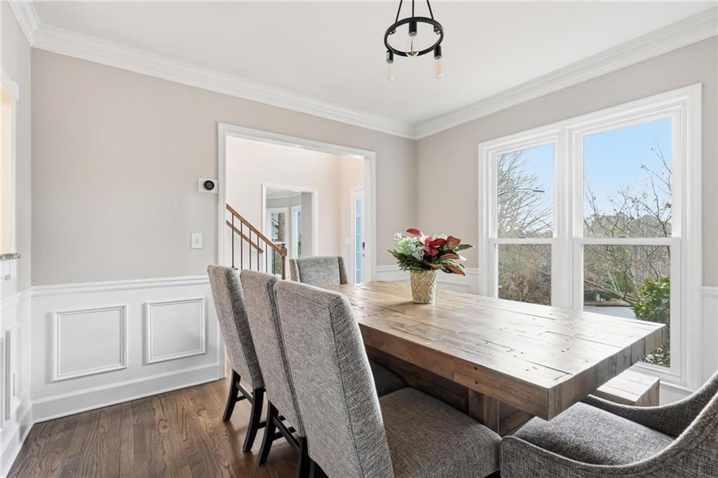 Image 4 of property listing at 511 Deer Run Way, Woodstock, GA 30189