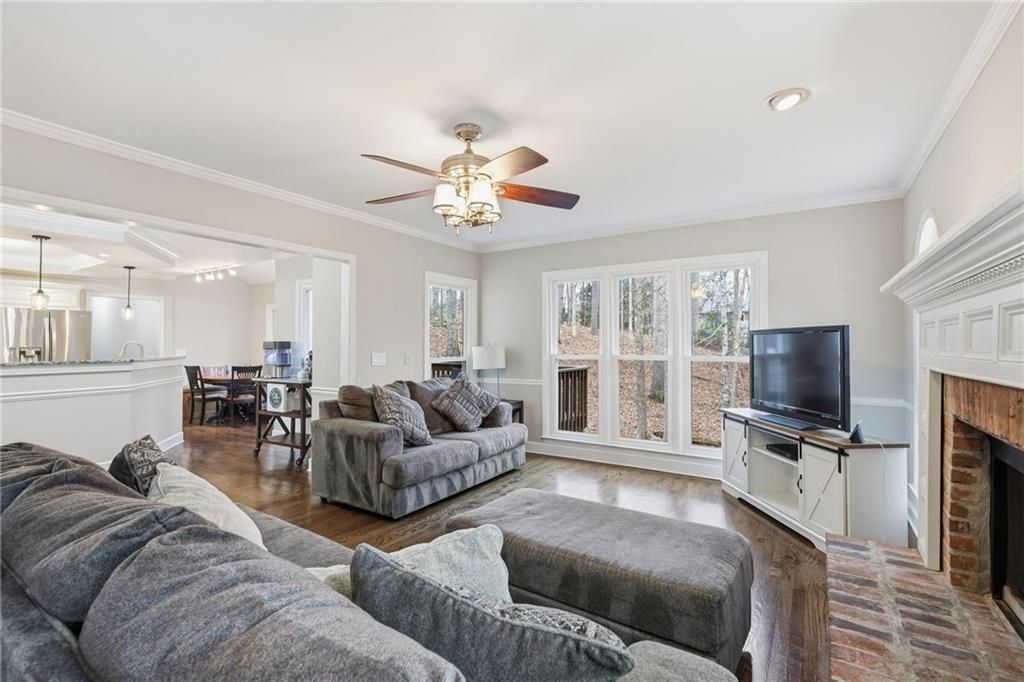 Image 6 of property listing at 511 Deer Run Way, Woodstock, GA 30189