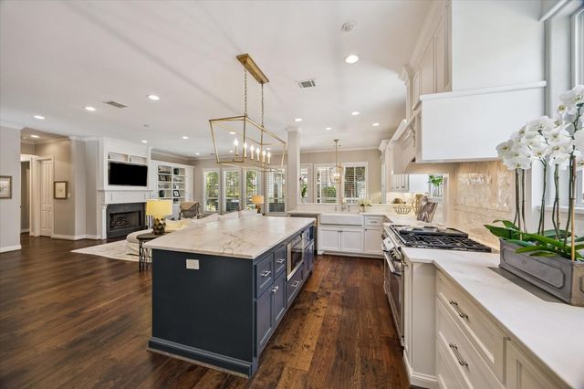 7215 Blandford Lane, Houston, TX 77055