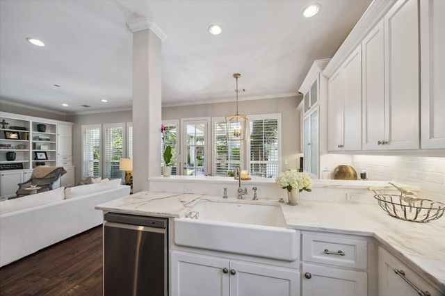 7215 Blandford Lane, Houston, TX 77055