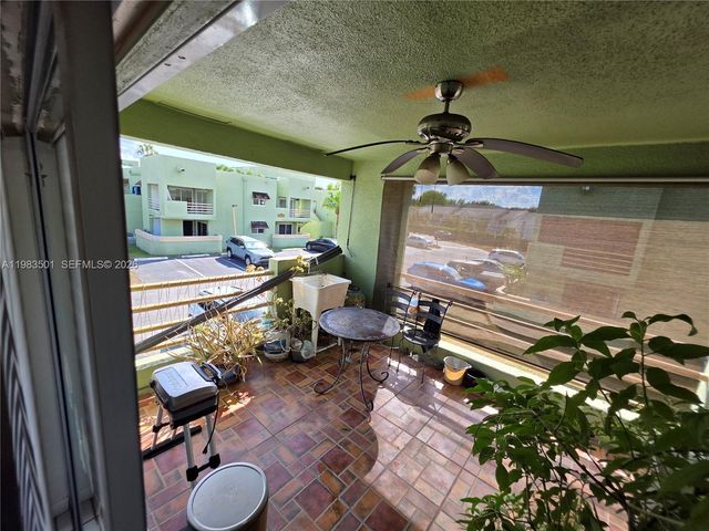 11173 NW 7th St 201-18, Miami, FL 33172