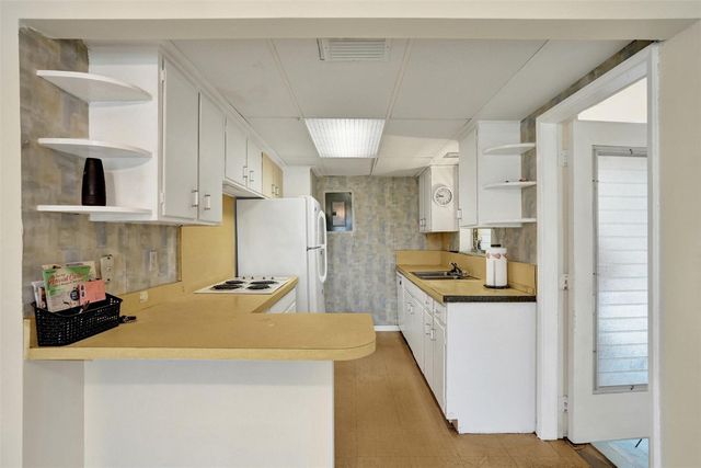 1892 NE 33rd Street, Oakland Park, FL 33306