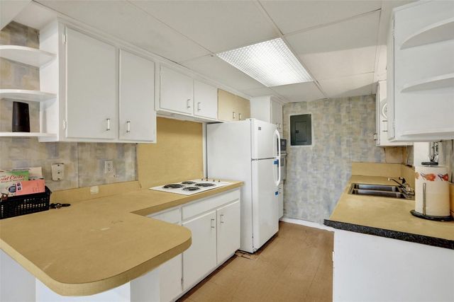 1892 NE 33rd Street, Oakland Park, FL 33306