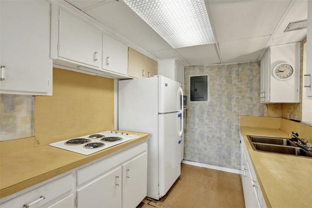 1892 NE 33rd Street, Oakland Park, FL 33306