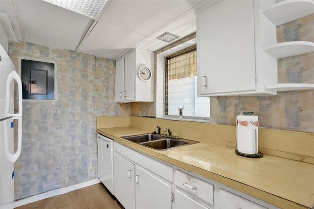 1892 NE 33rd Street, Oakland Park, FL 33306