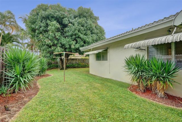 1892 NE 33rd Street, Oakland Park, FL 33306