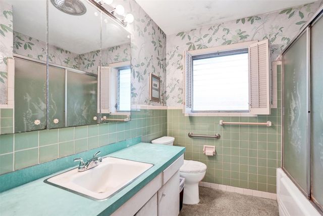 1892 NE 33rd Street, Oakland Park, FL 33306