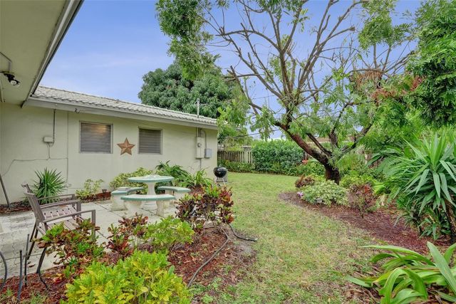 1892 NE 33rd Street, Oakland Park, FL 33306