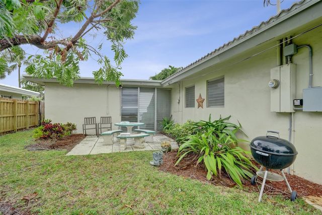 1892 NE 33rd Street, Oakland Park, FL 33306