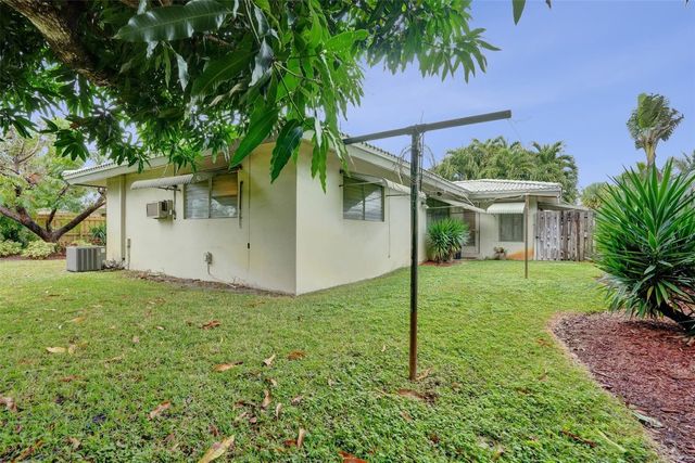 1892 NE 33rd Street, Oakland Park, FL 33306