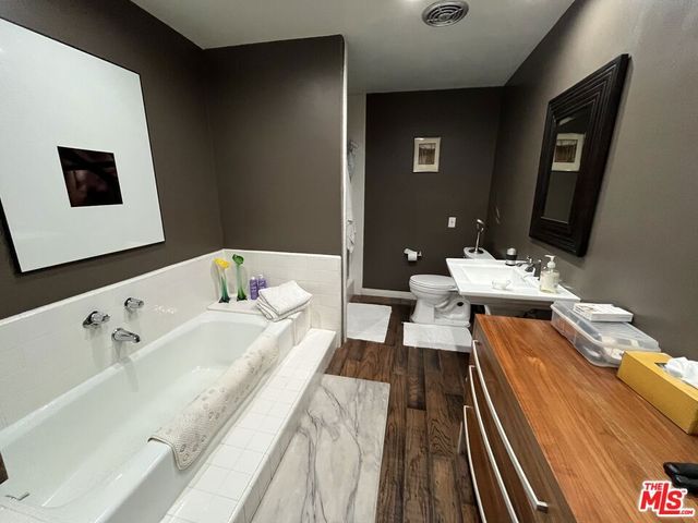 2175 S Beverly Glen Boulevard 201, Los Angeles, CA 90025