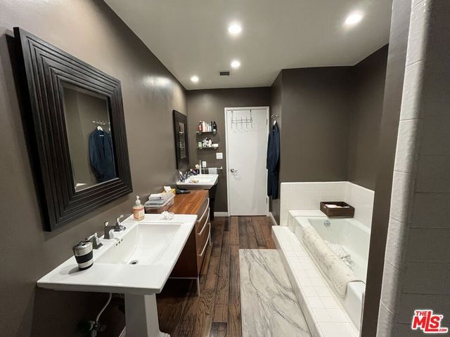 2175 S Beverly Glen Boulevard 201, Los Angeles, CA 90025