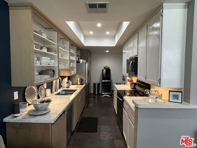 2175 S Beverly Glen Boulevard 201, Los Angeles, CA 90025