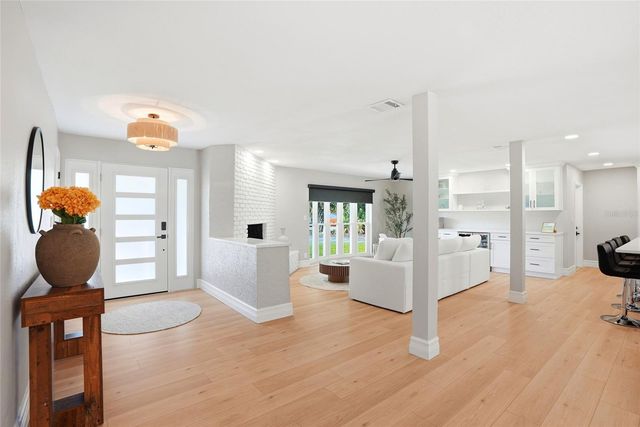 521 51ST AVENUE S, St Petersburg, FL 33705