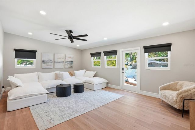 521 51ST AVENUE S, St Petersburg, FL 33705