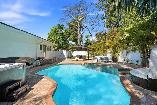 521 51ST AVENUE S, St Petersburg, FL 33705