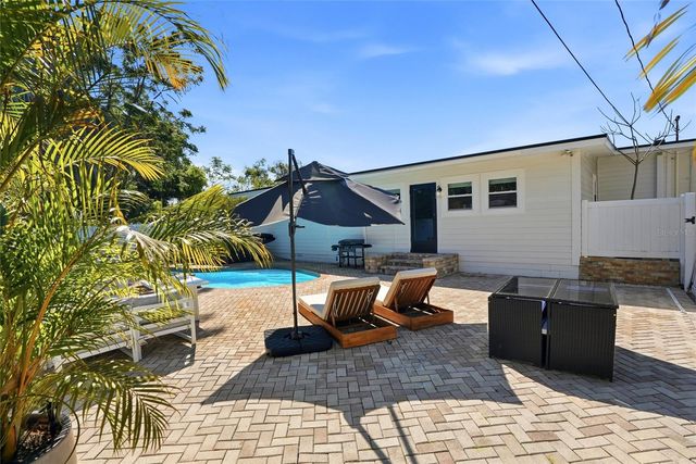 521 51ST AVENUE S, St Petersburg, FL 33705