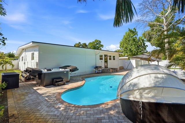 521 51ST AVENUE S, St Petersburg, FL 33705