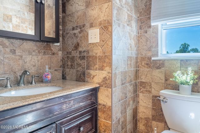 31 Kim Lane, Toms River, NJ 08755