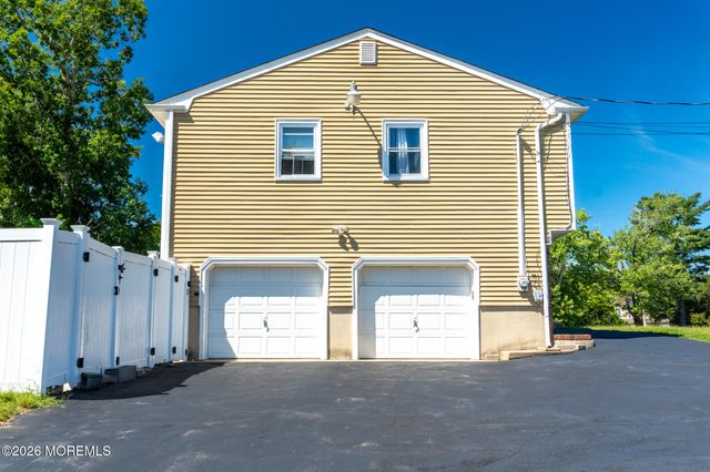 31 Kim Lane, Toms River, NJ 08755