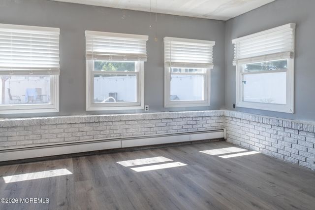 31 Kim Lane, Toms River, NJ 08755