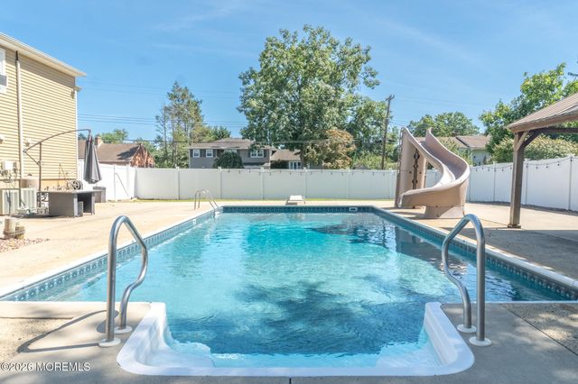 31 Kim Lane, Toms River, NJ 08755