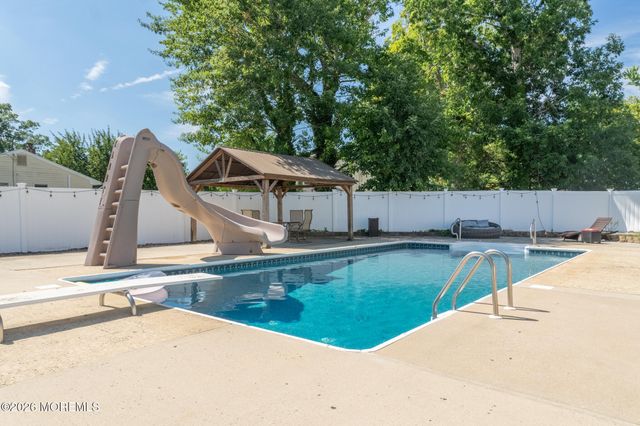 31 Kim Lane, Toms River, NJ 08755