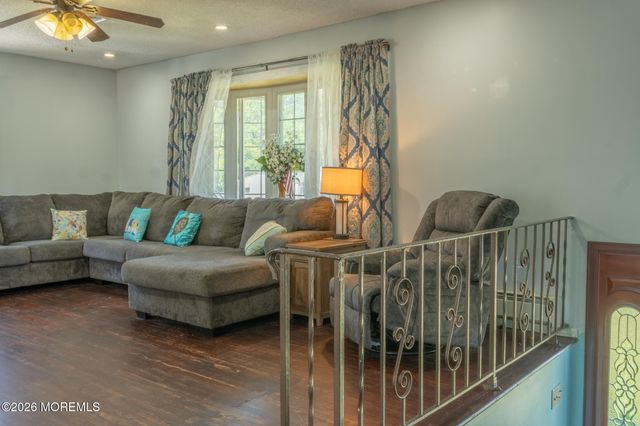 31 Kim Lane, Toms River, NJ 08755