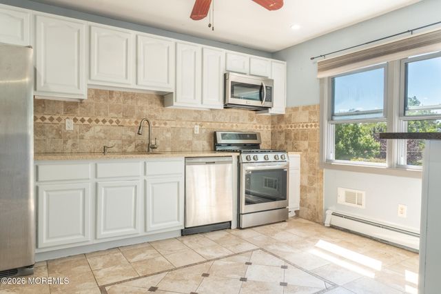 31 Kim Lane, Toms River, NJ 08755