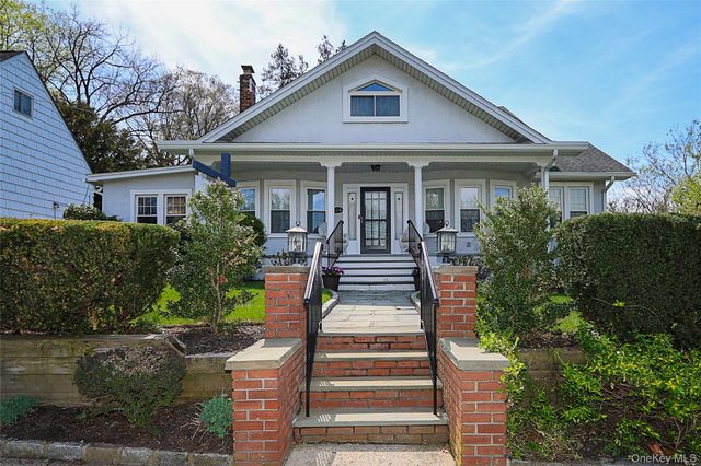 101A Glenwood Road, Glenwood Landing, NY 11547