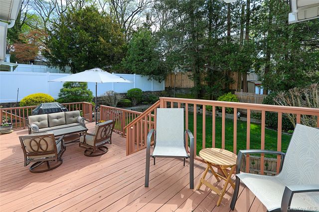 101A Glenwood Road, Glenwood Landing, NY 11547
