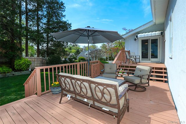 101A Glenwood Road, Glenwood Landing, NY 11547