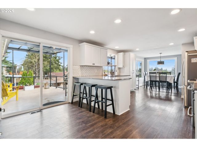 7135 MONTE VERDE Dr, Gladstone, OR 97027