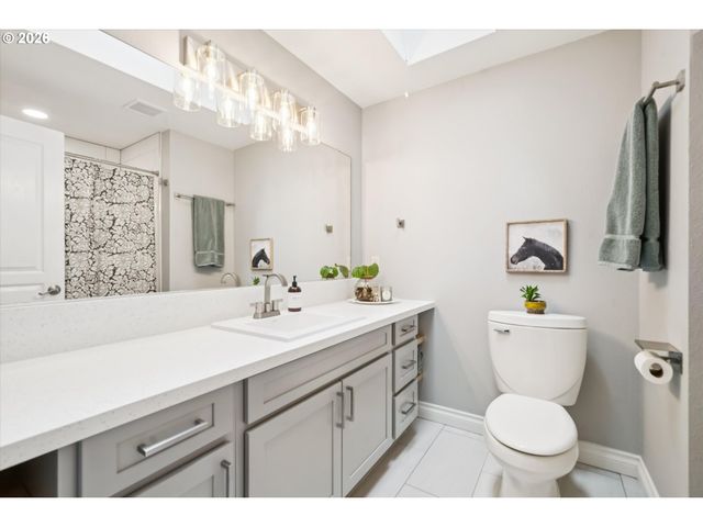 7135 MONTE VERDE Dr, Gladstone, OR 97027