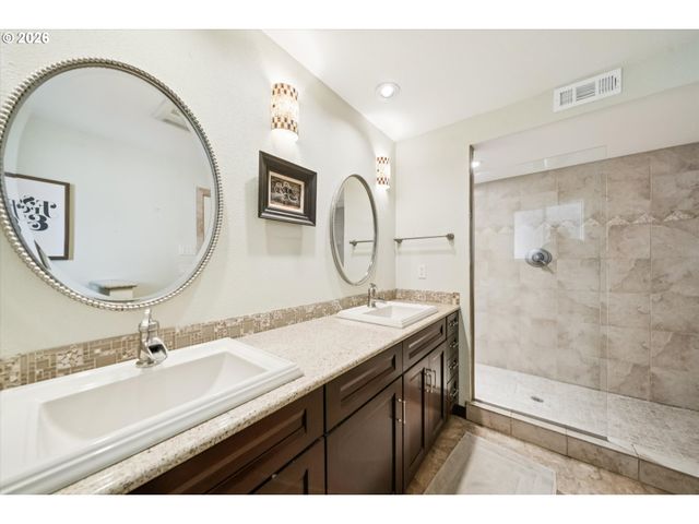 7135 MONTE VERDE Dr, Gladstone, OR 97027