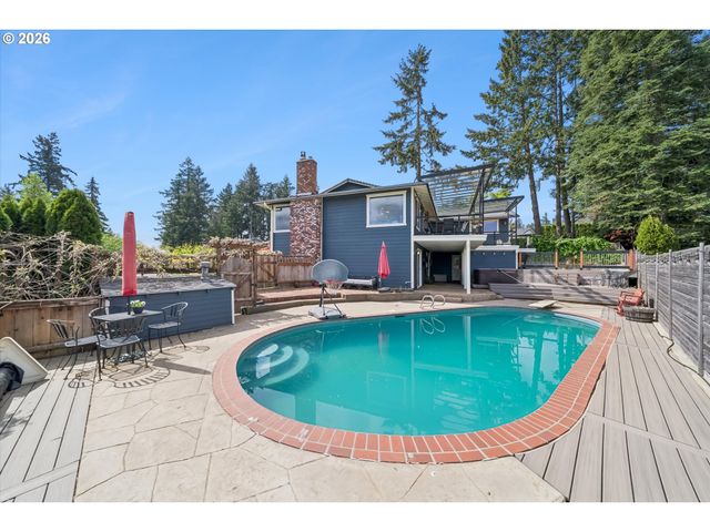 7135 MONTE VERDE Dr, Gladstone, OR 97027