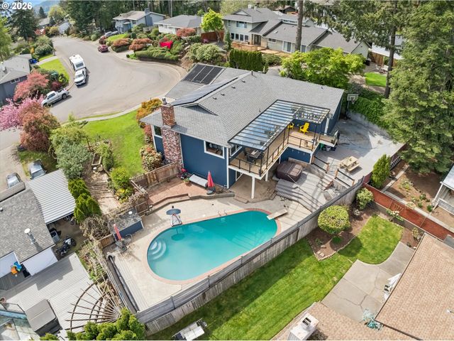 7135 MONTE VERDE Dr, Gladstone, OR 97027