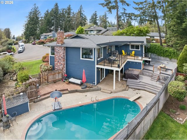 7135 MONTE VERDE Dr, Gladstone, OR 97027