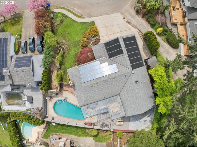 7135 MONTE VERDE Dr, Gladstone, OR 97027