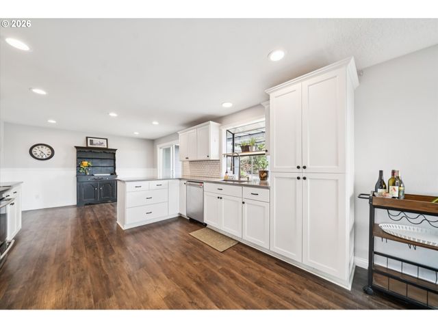 7135 MONTE VERDE Dr, Gladstone, OR 97027