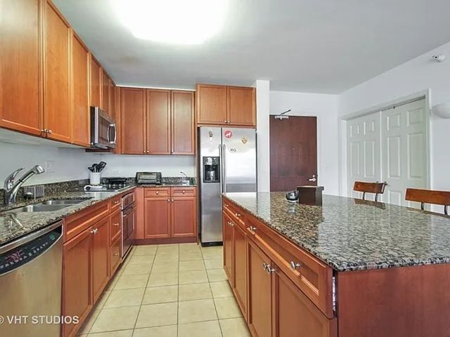 807 DAVIS Street 903, Evanston, IL 60201