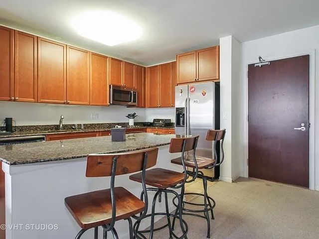 807 DAVIS Street 903, Evanston, IL 60201