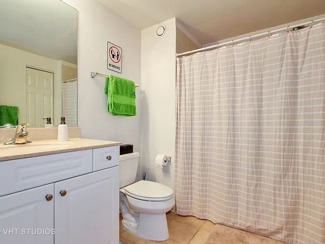 807 DAVIS Street 903, Evanston, IL 60201