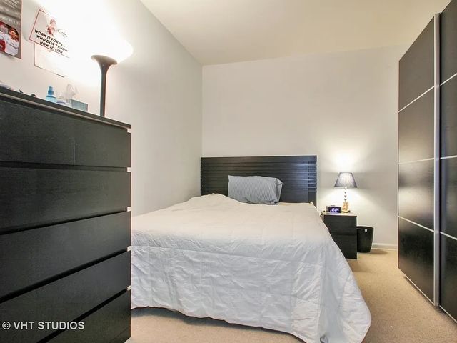 807 DAVIS Street 903, Evanston, IL 60201