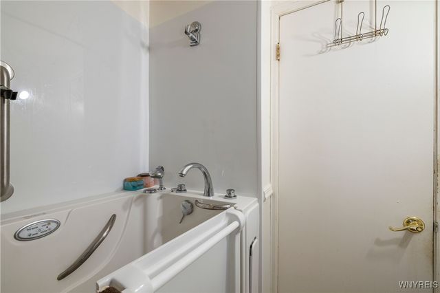 1021 97th Street, Niagara Falls, NY 14304