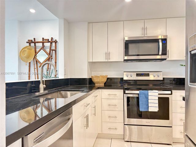 8000 Harding Avenue 7E, Miami Beach, FL 33141