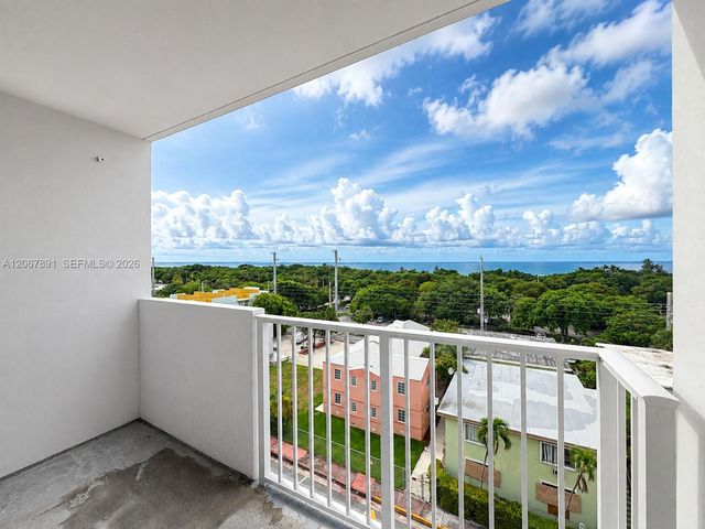 8000 Harding Avenue 7E, Miami Beach, FL 33141