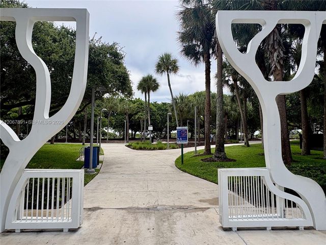 8000 Harding Avenue 7E, Miami Beach, FL 33141