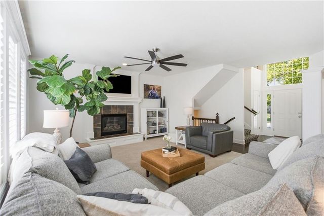 879 S Jaide Lane, Olathe, KS 66061