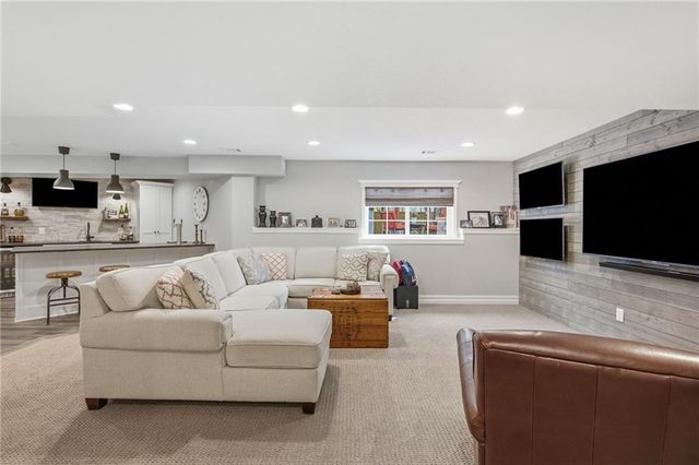 879 S Jaide Lane, Olathe, KS 66061